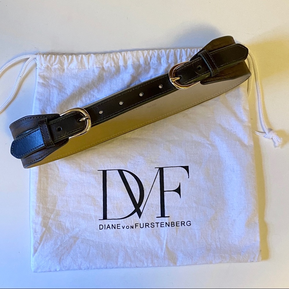 Double buckle DVF leather belt